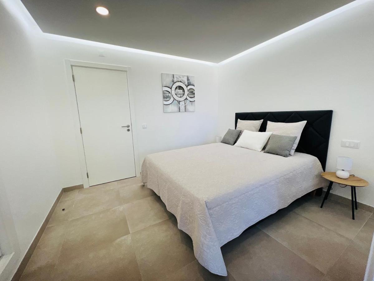 Top Ocean View Apartment - Amazing Sunset - Modern Style - Pool & 200M To Beach Portimao Bagian luar foto