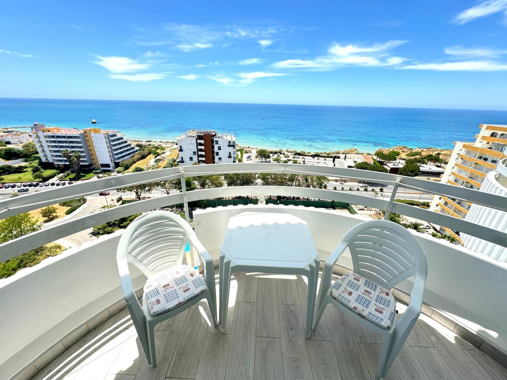 Top Ocean View Apartment - Amazing Sunset - Modern Style - Pool & 200M To Beach Portimao Bagian luar foto