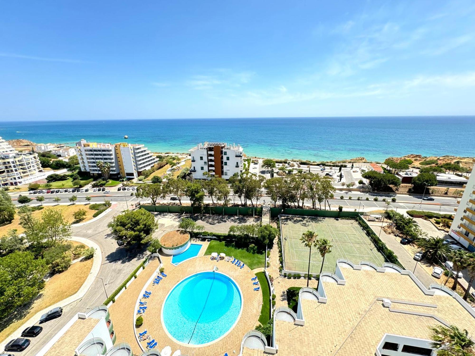 Top Ocean View Apartment - Amazing Sunset - Modern Style - Pool & 200M To Beach Portimao Bagian luar foto