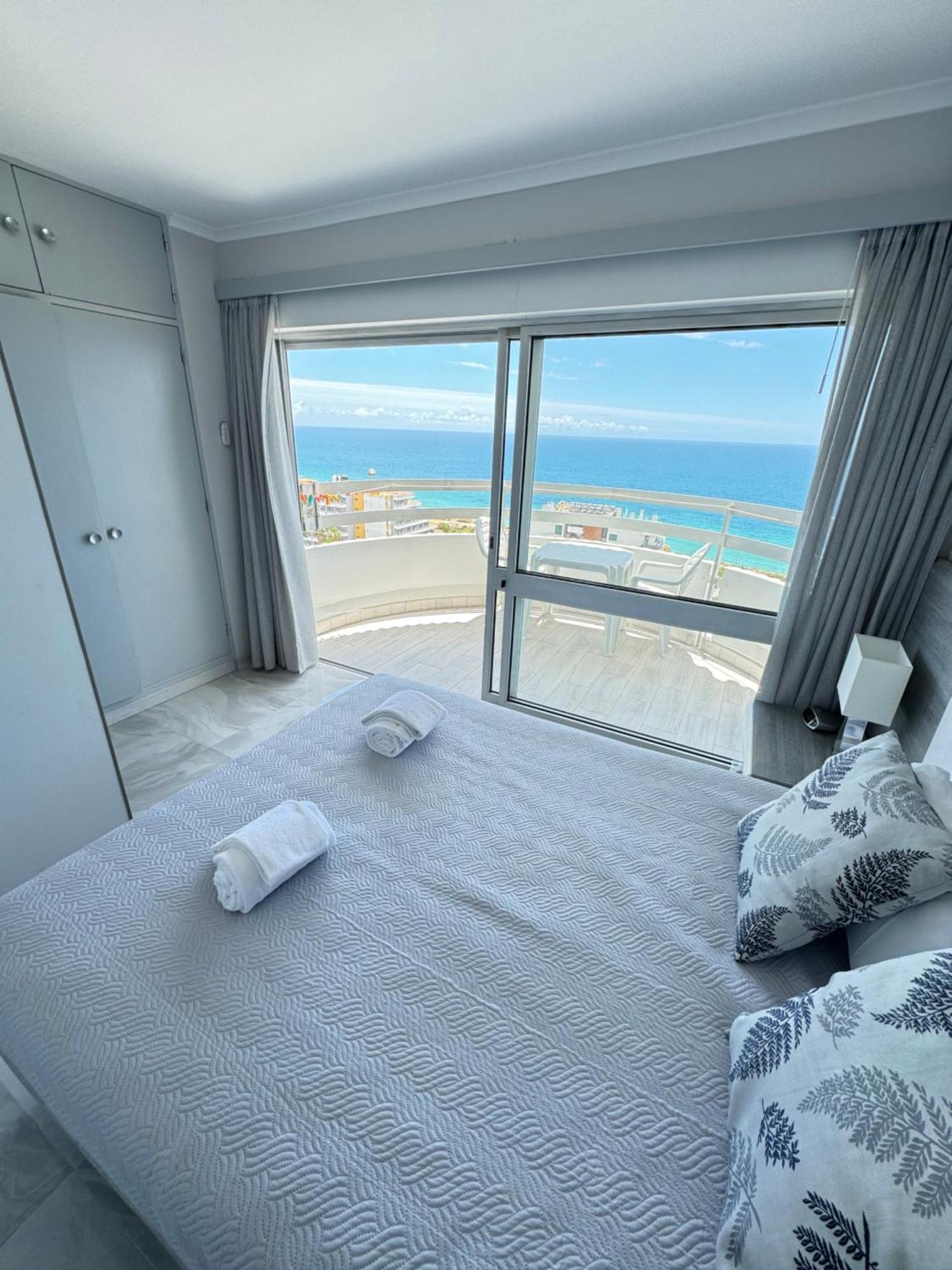 Top Ocean View Apartment - Amazing Sunset - Modern Style - Pool & 200M To Beach Portimao Bagian luar foto