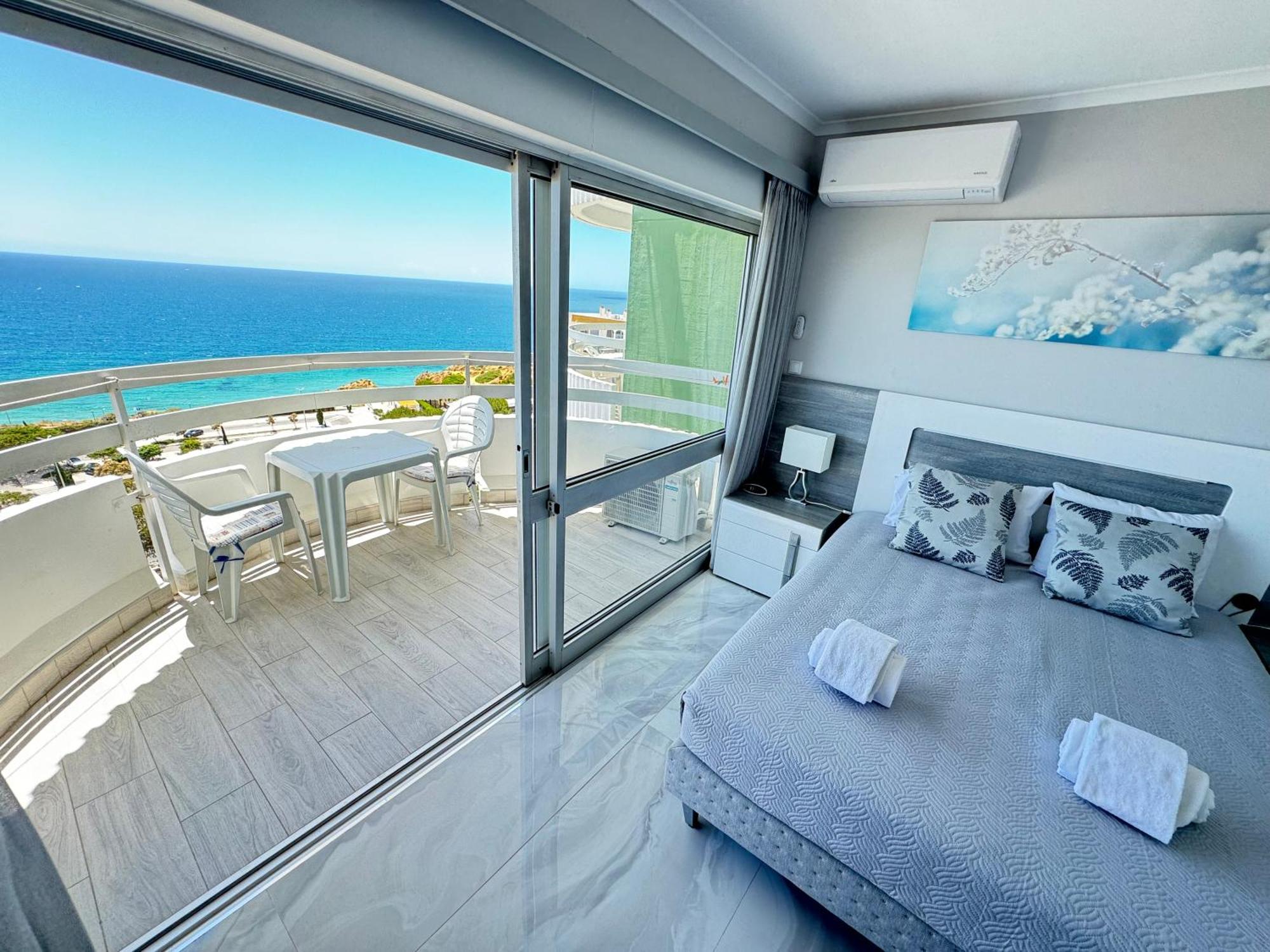 Top Ocean View Apartment - Amazing Sunset - Modern Style - Pool & 200M To Beach Portimao Bagian luar foto