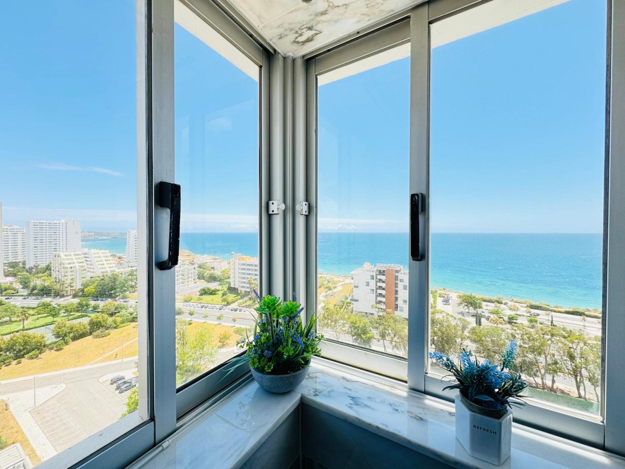 Top Ocean View Apartment - Amazing Sunset - Modern Style - Pool & 200M To Beach Portimao Bagian luar foto
