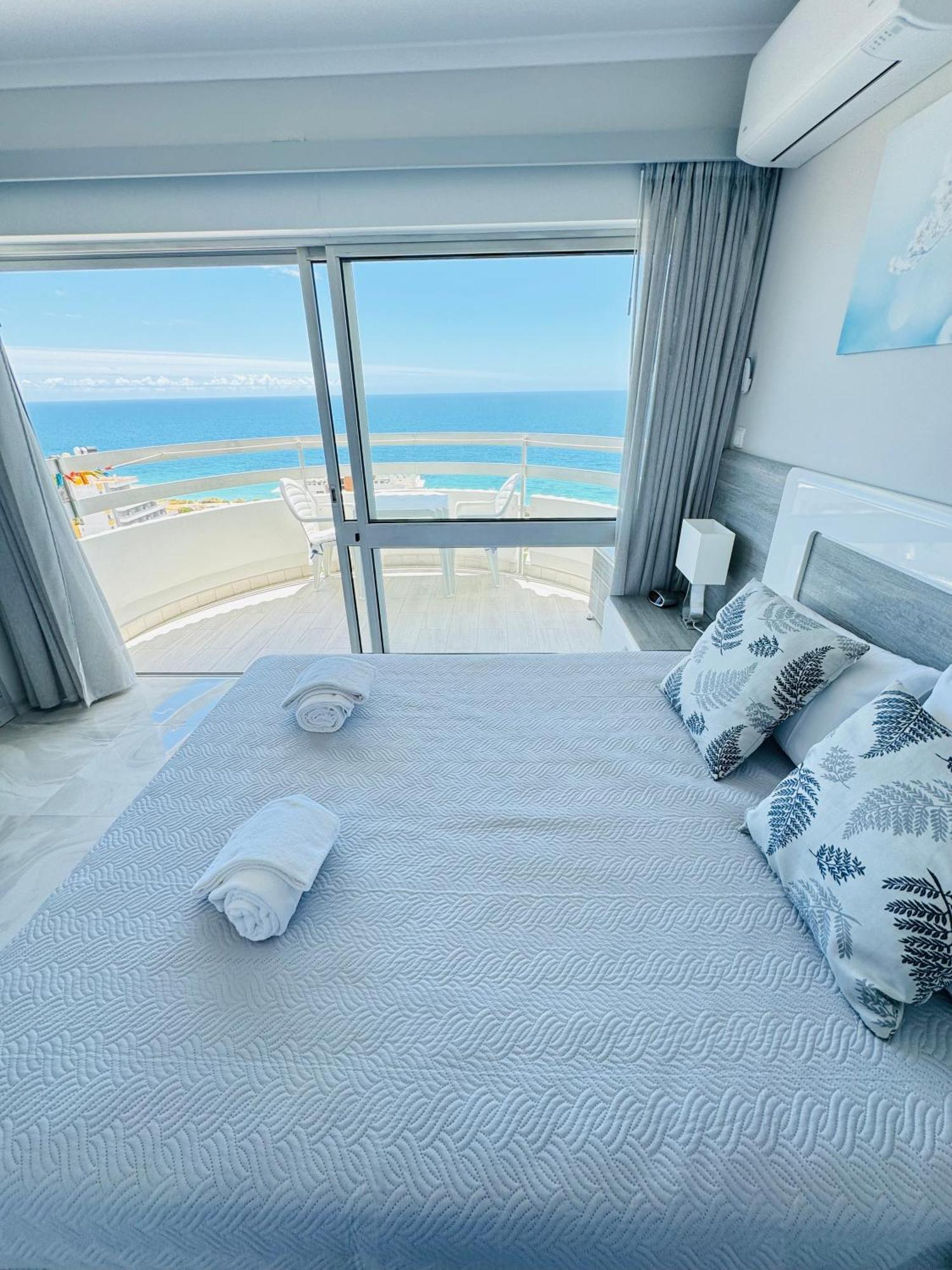 Top Ocean View Apartment - Amazing Sunset - Modern Style - Pool & 200M To Beach Portimao Bagian luar foto