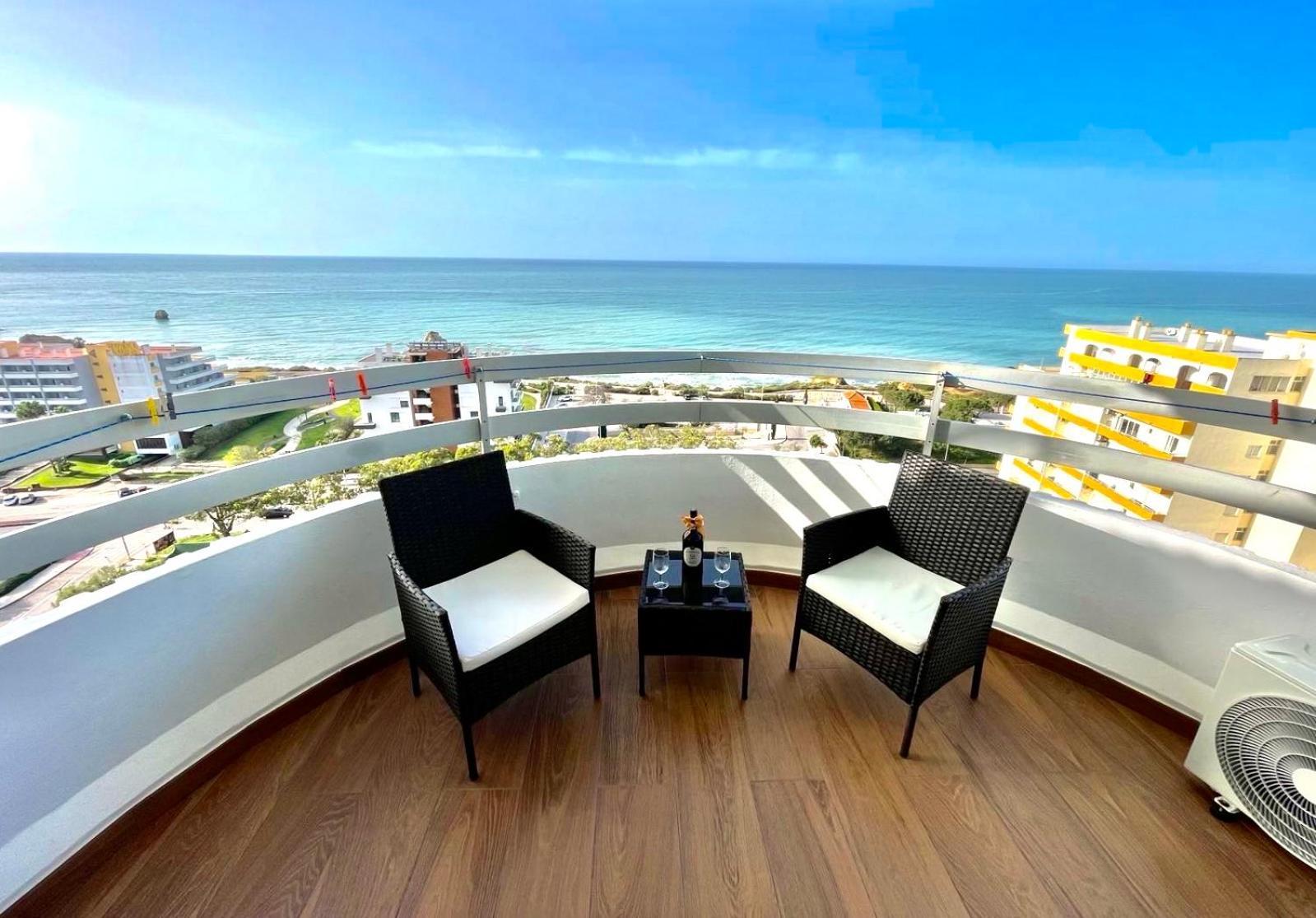 Top Ocean View Apartment - Amazing Sunset - Modern Style - Pool & 200M To Beach Portimao Bagian luar foto